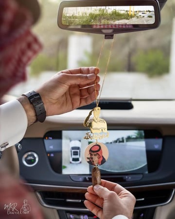 تعليقة عود عسكرية للسيارة بصورة