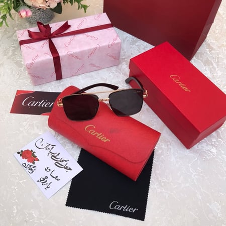 نظارة كارتير أسود مع ذهبي