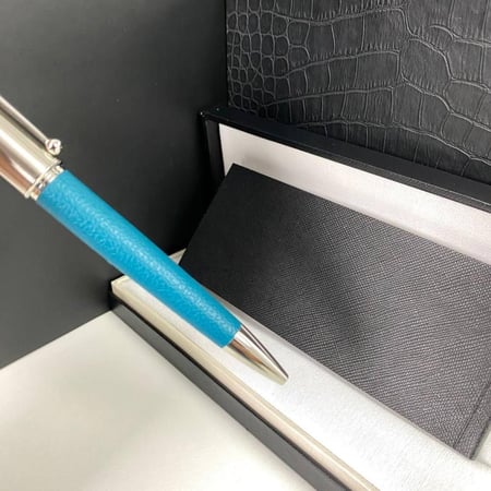 قلم دانهيل سايد كار طبق الأصل