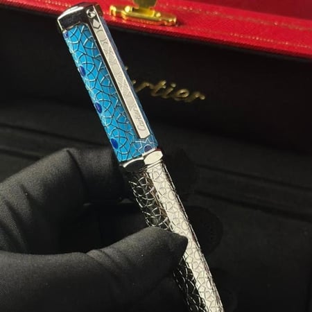 قلم فاخر طبق الأصل