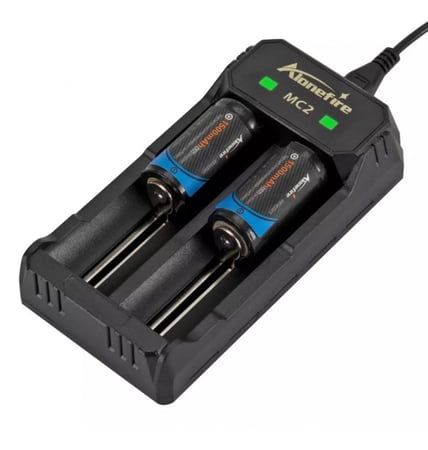 قاعدة شحن بطاريات مزوج