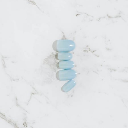 لوكا اظافر صناعية شكل اوفال رقم 17  loca nail oval shape shade 17