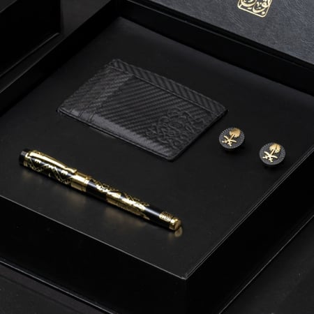 طقم رجالي فخم قلم ومحفظة وكبك يوم التأسيس اليوم الوطني هدايا رجالية