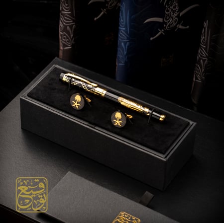 طقم رجالي فخم قلم وكبك يوم التأسيس اليوم الوطني هدايا رجالية أفكار