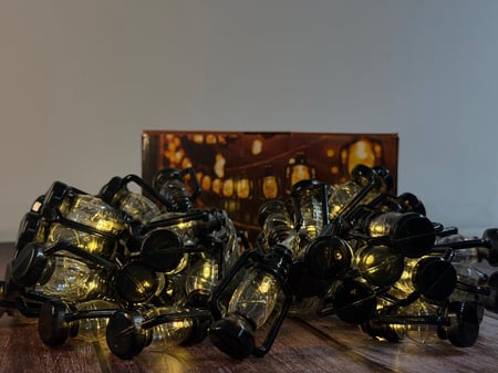 سلسلة إضاءة فوانيس LED للزينة – لون دافئ (Warm White)