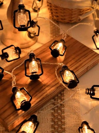 سلسلة إضاءة فوانيس LED للزينة – لون دافئ (Warm White)