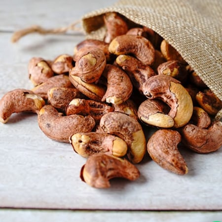 كاجو مشوي بالقشر ربع كيلو