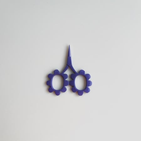 مقص كروشيه صغير حاد