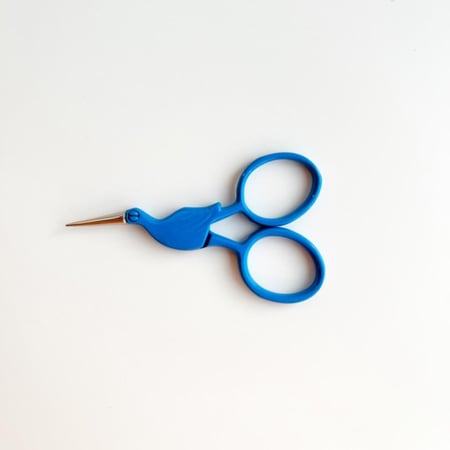 مقص كروشيه صغير حاد