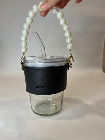 كوب زجاج مع مسكه جلد ولؤلؤ + مصاص زجاج