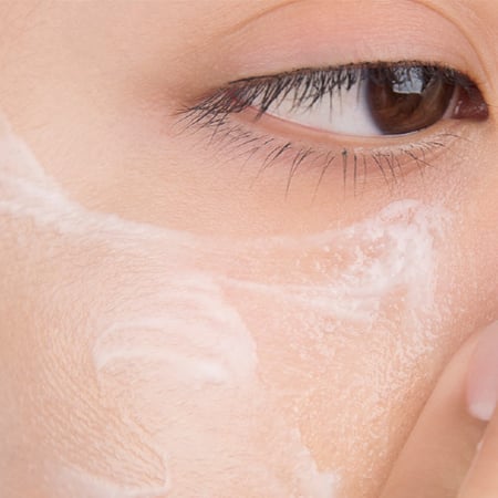 مرطب ومنظف البشره حليبي مويرا MOIRA MAKEUP MEL TING MILKY