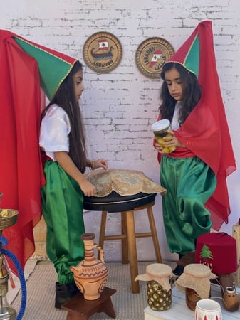 الزي اللبناني البناتي