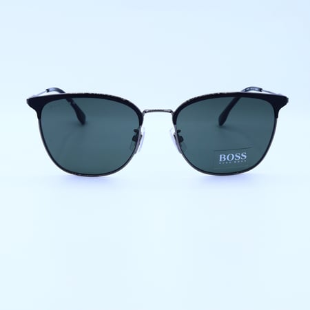 نظارة شمسية بتصميم عصري وعدسات سوداء حماية UV400