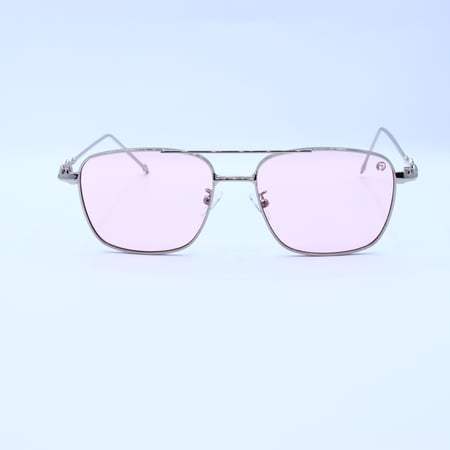 تصميم عصري لنظارات شمسية للنساء