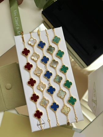 اسوارة فان كليف VacCleef