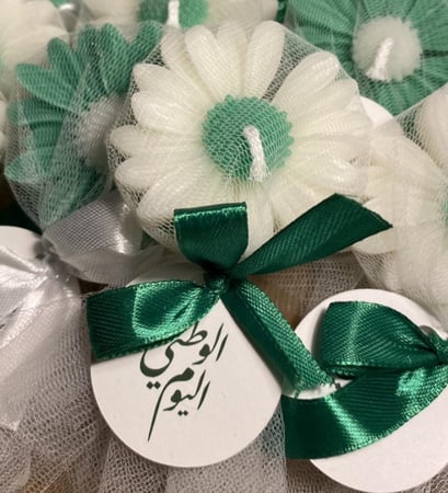 توزيعات شمعة البابونج لليوم الوطني