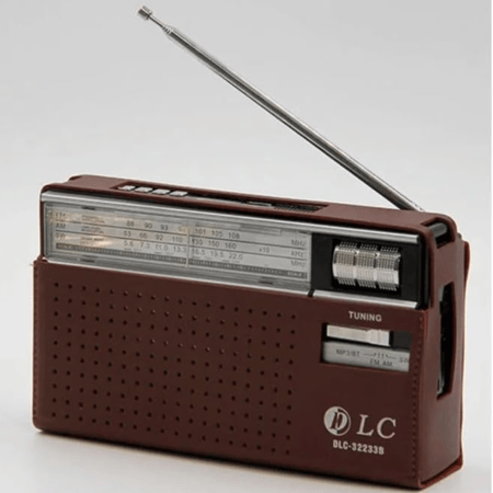 راديو بتصميم كلاسيكي يعمل بتقنية البلوتوث من دي ال سي
