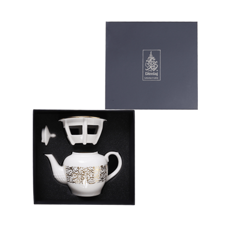 ابريق بورسلان فاخر مع حامل مذهب بزخرفة عصرية وانيقة مفردات من اللغة العربية