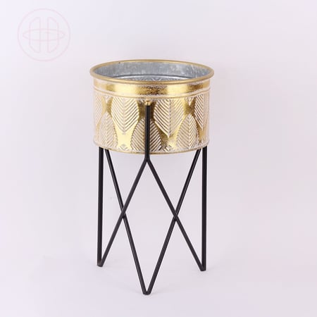 طقم حامل ورد بقاعده وأرجل حديد لون ذهبي بنقشة ورق شجر باللون الذهبي الفاتح - قطعتين