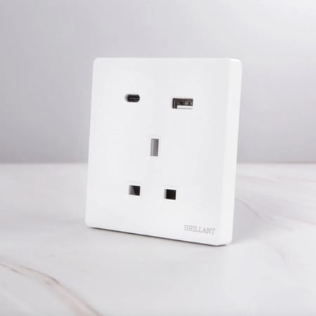 فيش ثنائي المنفذ USB مودرن - لون ابيض