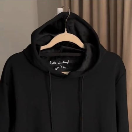 بلوفر ليحتضنك دائماً بدلاً عني