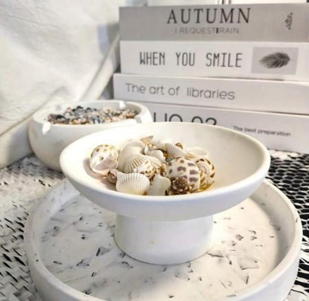 طبق دائري مع قاعده