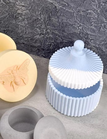 وعاء صحن بغطاء مصنوع من الجبس