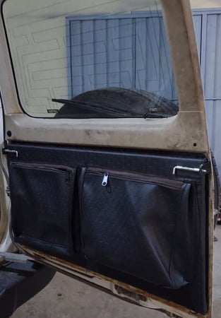 تركيب طاوله على باب السياره