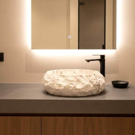 حوض مغسلة خارجي ابيض بلسمة سواداء خفيفة 50X40