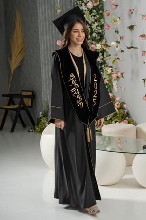 عباية تخرج 2026 لون اسواد