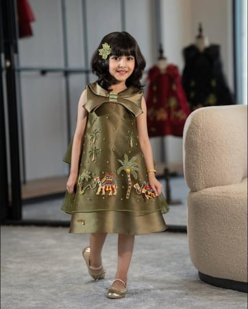 فستان تطريز سفينة الصحراء مع شك يدوي —أخضر