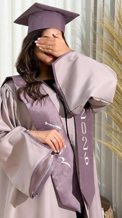 عبايات تخرج 2026 موف