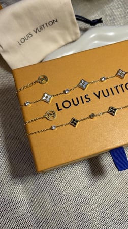 إسوارة LOUIS VUITTON معدن ذهبي