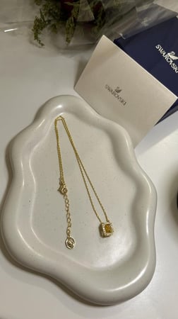 عقد Millenia سواروفسكي ذهبي