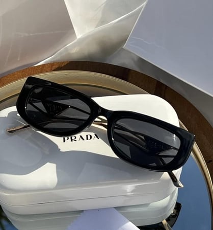 نظارة PRADA المشهورة إطار اسود