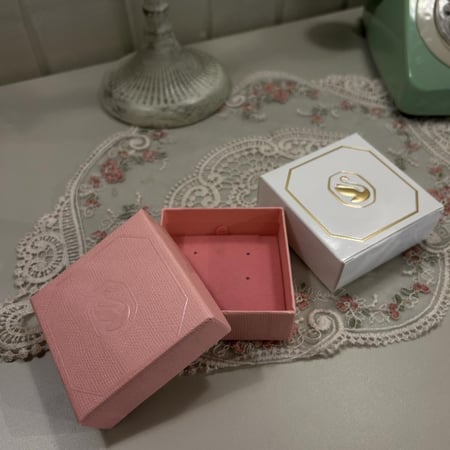 ملحقات SWAROVSKI الوردي