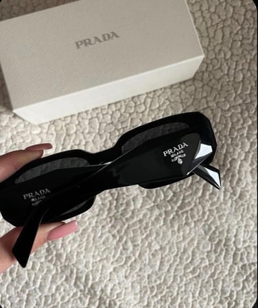 نظارة PRADA المشهورة إطار اسود