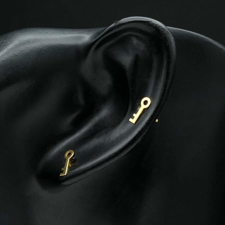 حلق طبي عيار 18