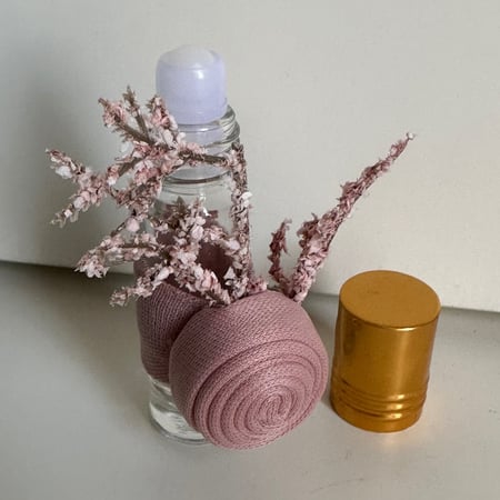 توزيعات مناكير او فواحه مع كروشيه او عطر نص توله مسك البودره