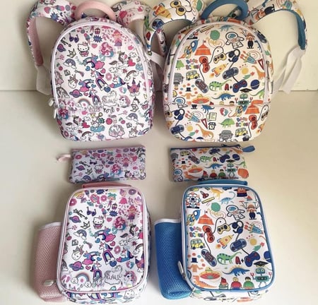 طقم العوده للمدارس ٨ منتجات (شنطه مدرسه - شنطه لنش بوكس - مقلمه - لنش بوكس- مطاره - ملعقه -شوكه- علبه للصوص)