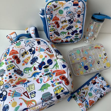 5 قطع شنطه مدرسه وشنطه اكل ومقلمه ولنش بوكس ومطاره