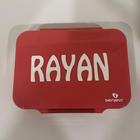 علبه اكل مع ستكر الاسم