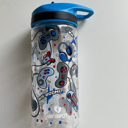 مطاره بلاستك مع مصاص سلكون مانعه للانسكاب