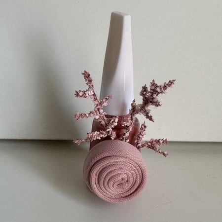 توزيعات مناكير او فواحه مع كروشيه او عطر نص توله مسك البودره