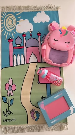 بكج  4 منتجات شنطه ومطاره ولنش بوكس وسجاده