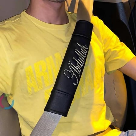 مسكة حزام سيارة رجالية – تطريز اسم حسب الطلب