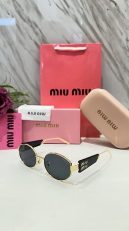 نظارة شمسية نسائية عصرية فاخرة – ميو ميو ستايل (Miu Miu)