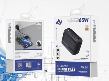 فيش جدارى بثلاث منافذ للشحن و مزود بثلاث انواع لقوابس الشحن من دبليو ايه بقوة 65 واط مزود بكيبل ربيل 1 متر بقوة 65 واط و يدعم شحن البيانات