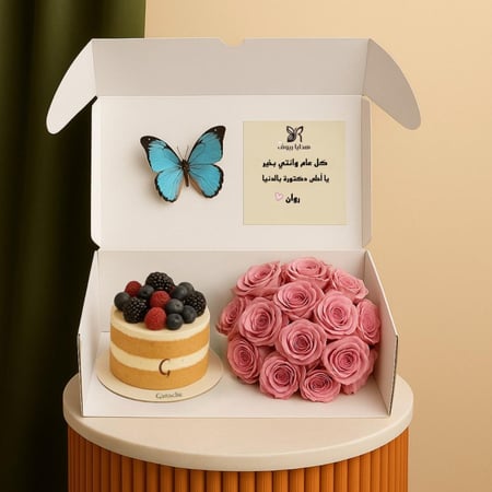 ورد وردي طبيعي مع كيكة توت داخل بوكس فاخر من Ganache