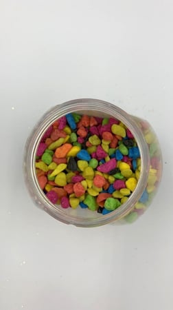 حجر ملون منوع